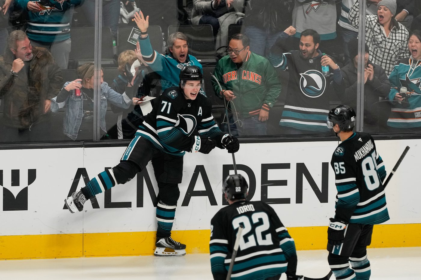 Celebrini's spin-o-rama goal helps him become fastest Sharks player to 50 points | iNFOnews.ca