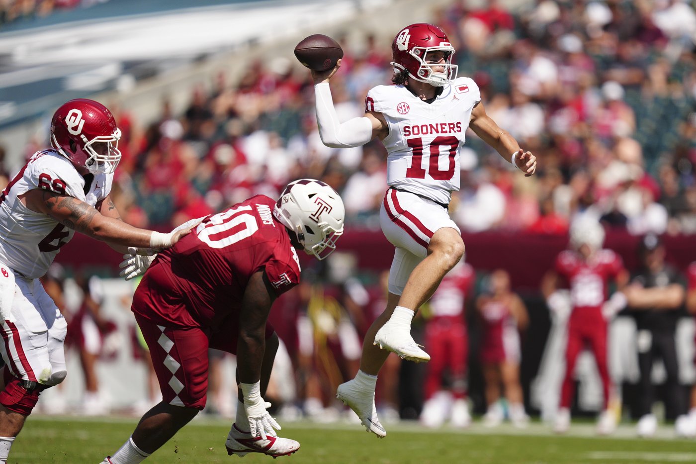 No. 13 Oklahoma dominates Temple 42-3, Mateer shines with 281 yards passing and a 51-yard rushing TD | iNFOnews.ca