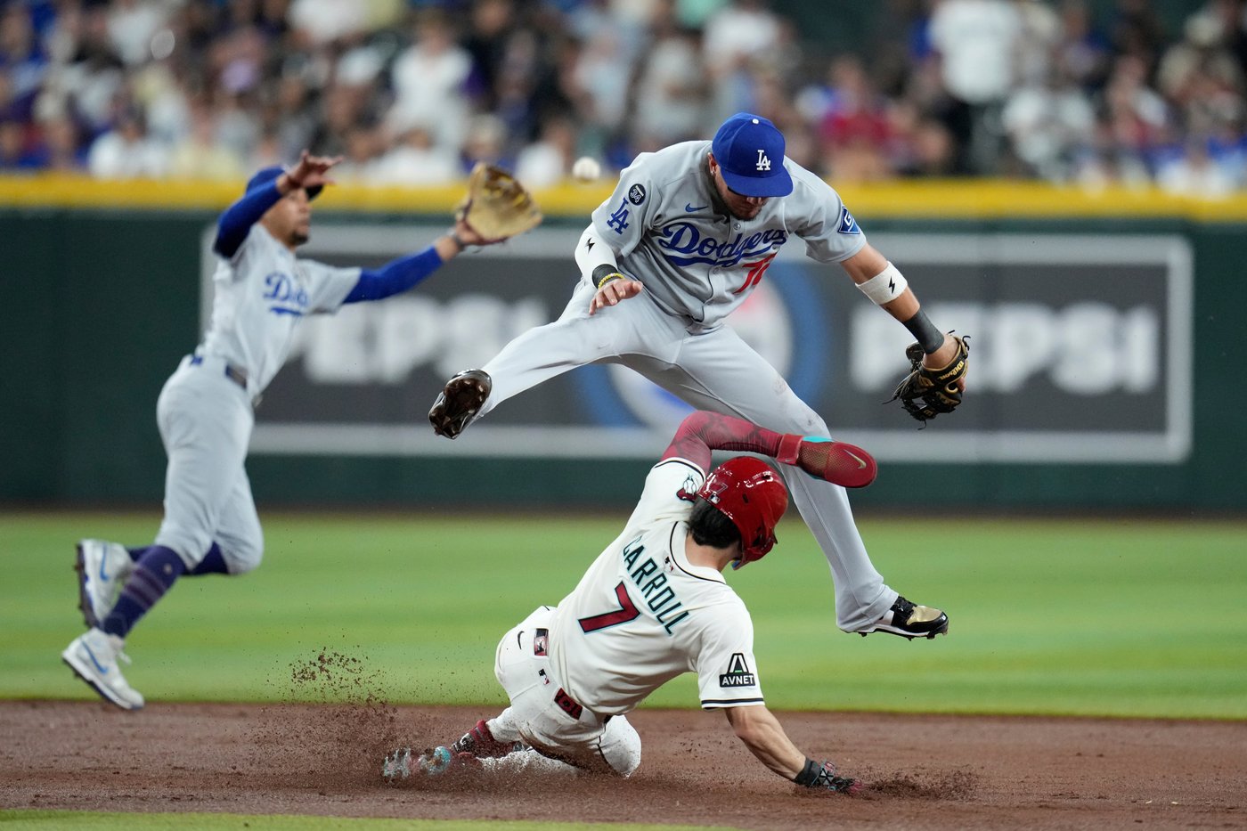 Dodgers close on another NL West title, hurting D-backs' playoff hopes with 5-4 win in 11 innings | iNFOnews.ca