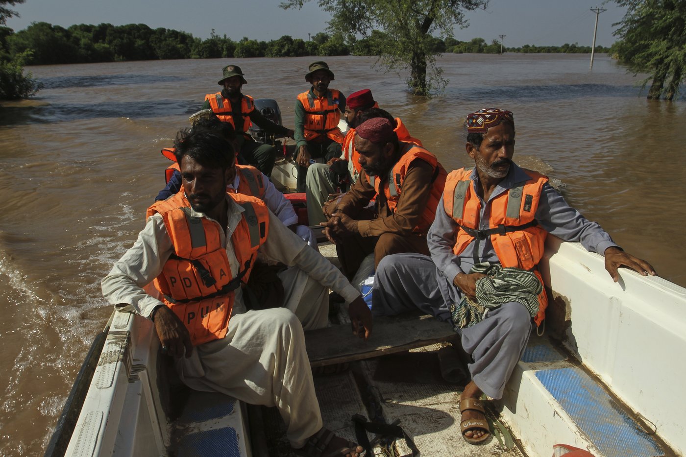 Flood survivors begin to return home in Pakistan's eastern Punjab as water recedes | iNFOnews.ca