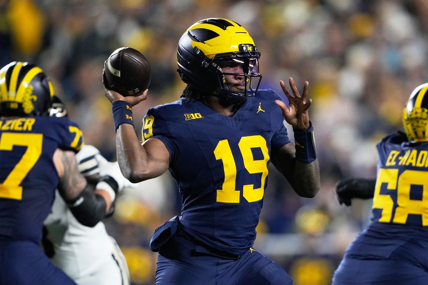 No. 17 USC tries to keep playoff hopes alive against Iowa in Big Ten's spotlight game this week | iNFOnews.ca