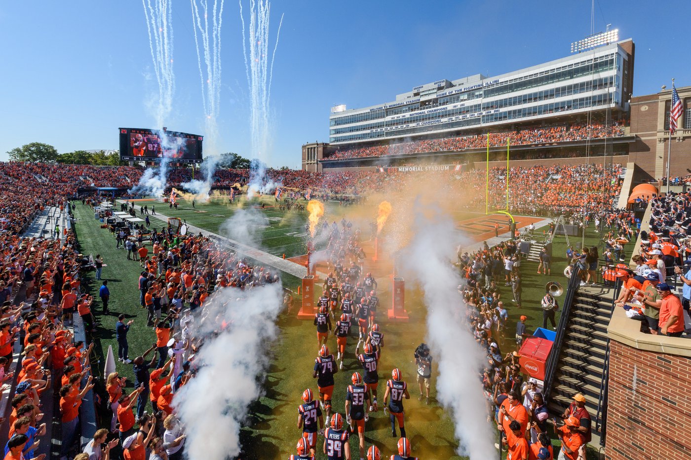 Altmyer and Olano help No. 23 Illinois edge No. 21 Southern California 34-32 | iNFOnews.ca