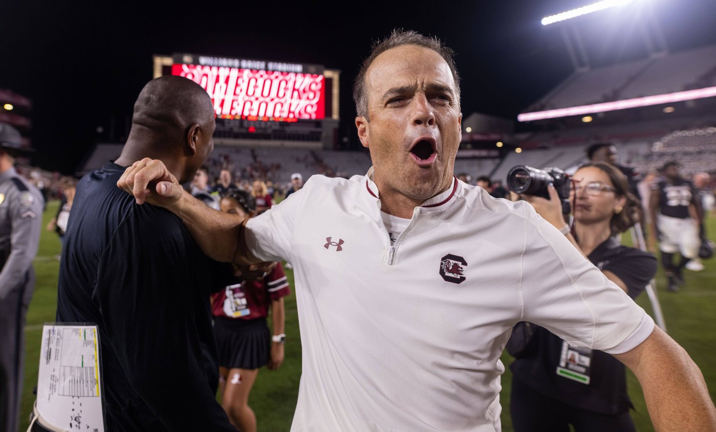 Defense guides South Carolina to 35-13 victory over Kentucky | iNFOnews.ca