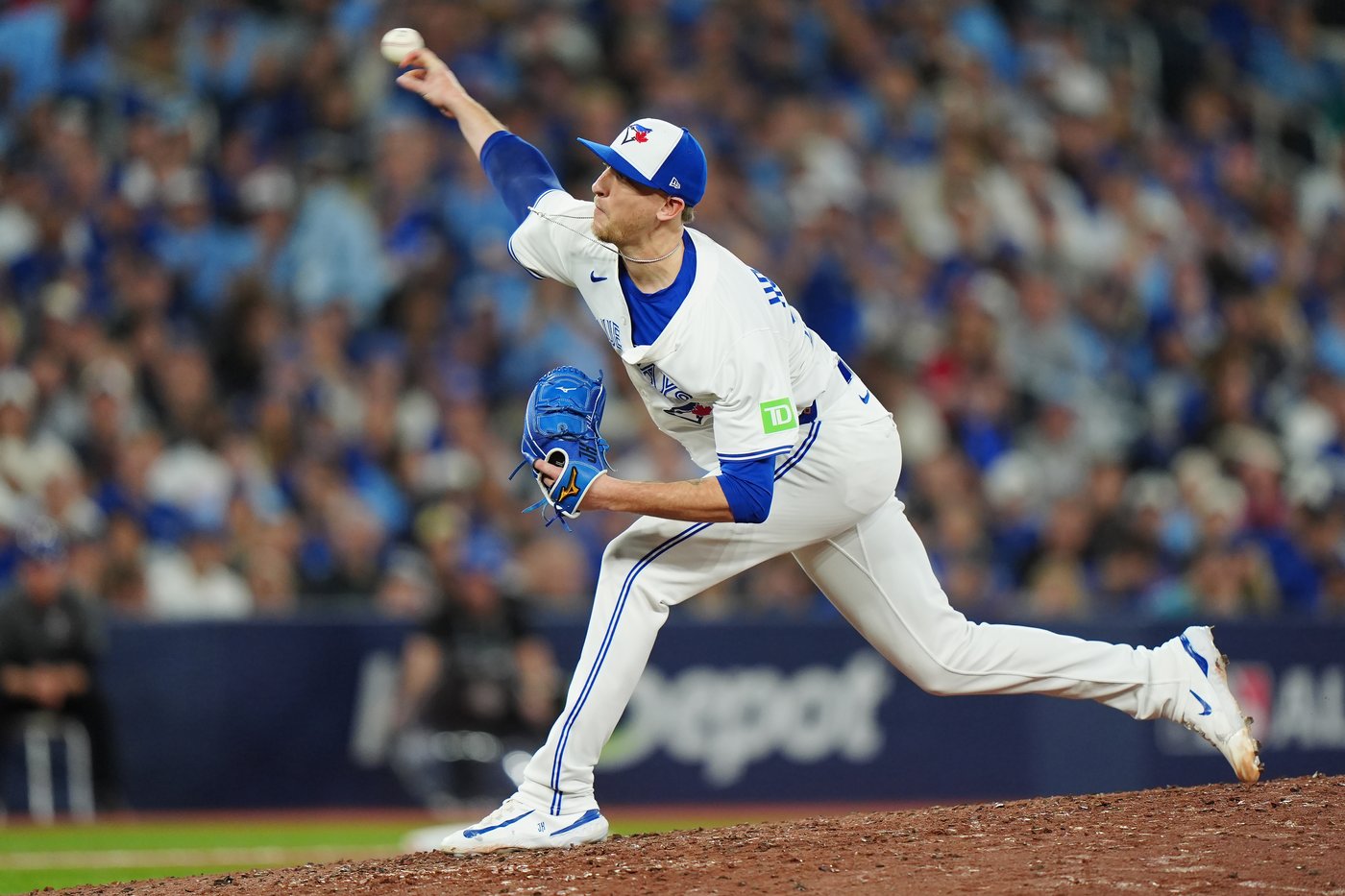 Photo Gallery: Blue Jays force Game 7 in ALCS with 6-2 win | iNFOnews.ca