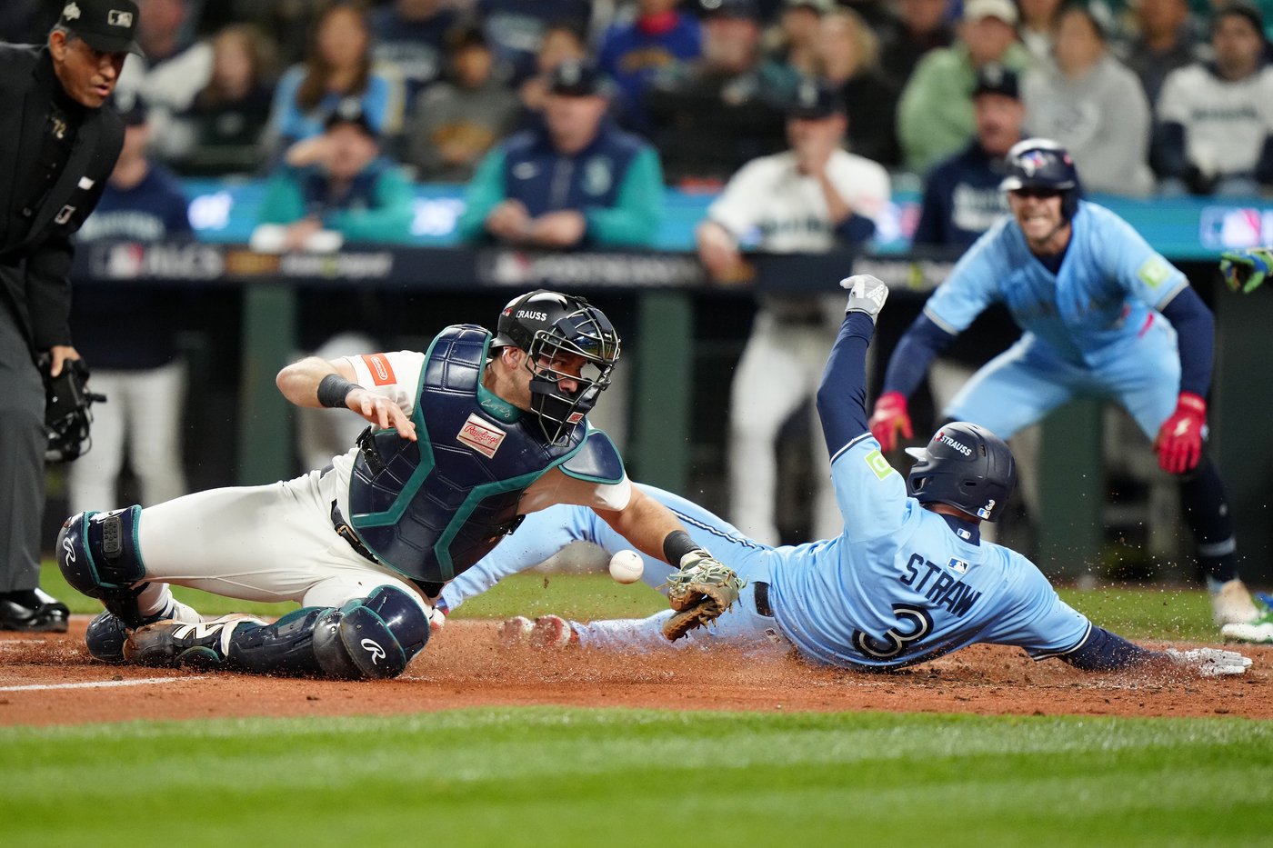 Photo Gallery: Blue Jays even ALCS with 8-2 win in Game 4 | iNFOnews.ca