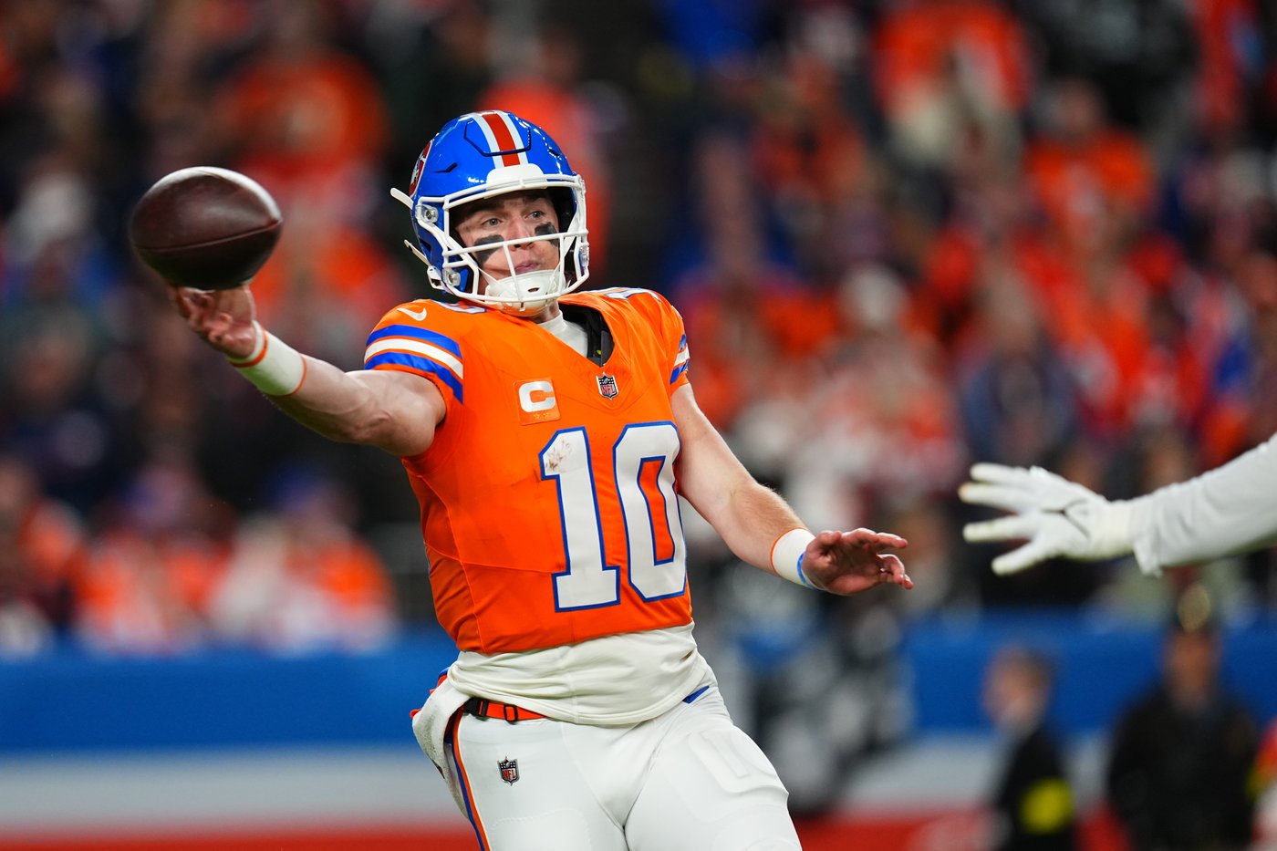 Broncos' defense shines in 10-7 squeaker over Raiders despite offensive and special teams struggles | iNFOnews.ca