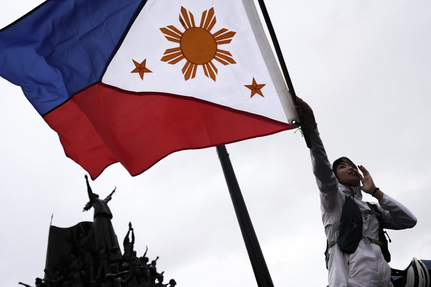 Philippine police arrested dozens after a violent clash near presidential palace, in photos | iNFOnews.ca