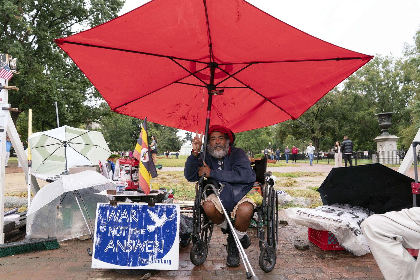 A decades-long peace vigil outside the White House is dismantled after Trump's order | iNFOnews.ca A decades-long peace vigil outside the White House is dismantled after Trump's order | iNFOnews.ca