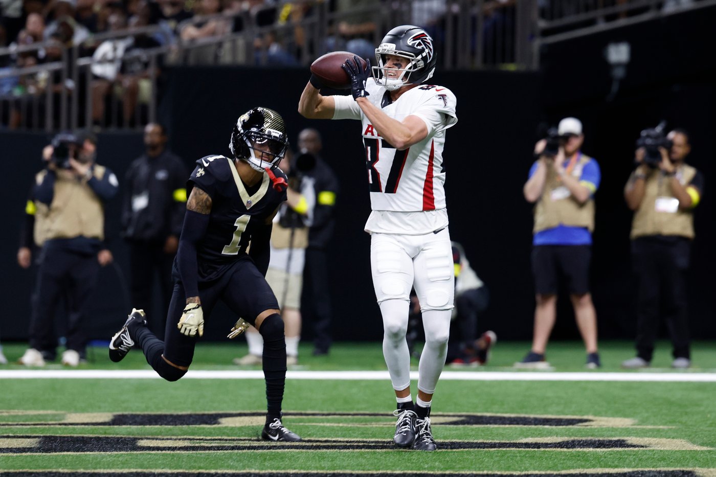 Kirk Cousins' 2 TD passes help the Falcons end a 5-game skid and beat the Saints, 24-10 | iNFOnews.ca
