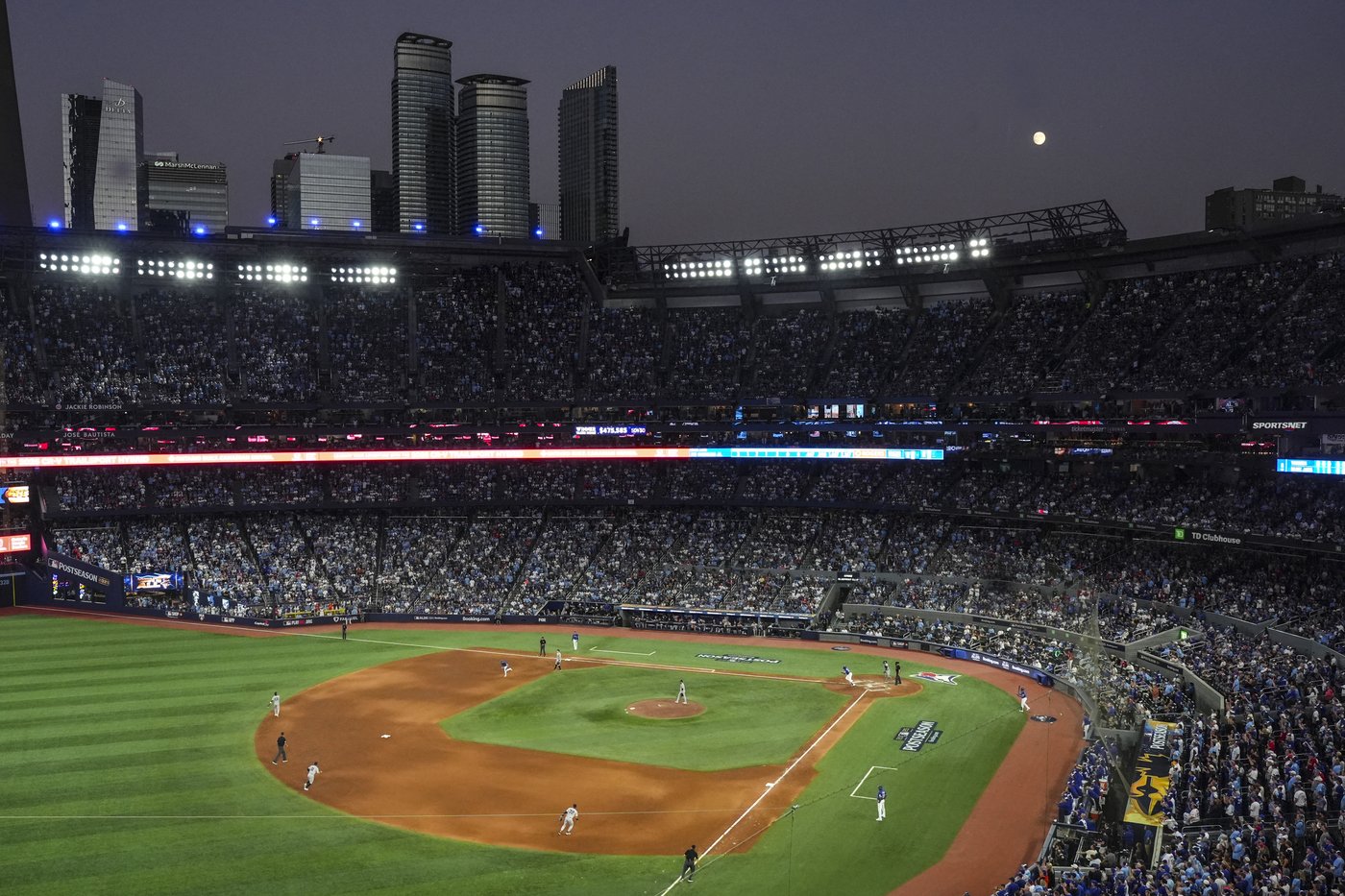 Photo Gallery: Blue Jays dump Yankees 10-1 in series opener | iNFOnews.ca