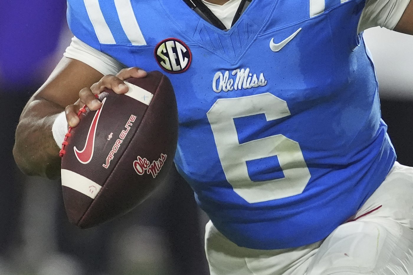 Backup QB Trinidad Chambliss shines in surprise start as No. 17 Ole Miss outlasts Arkansas 41-35 | iNFOnews.ca