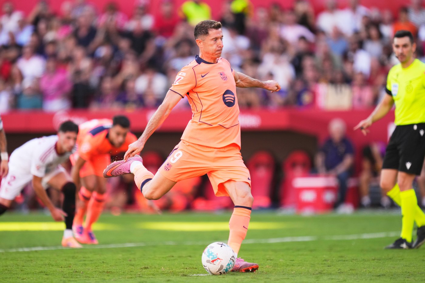 Barcelona beaten 4-1 at Sevilla as Lewandowski misses penalty with Yamal out | iNFOnews.ca