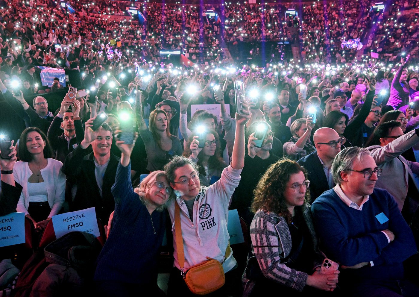 Doctors gather to protest physician payment bill at Bell Centre | iNFOnews.ca