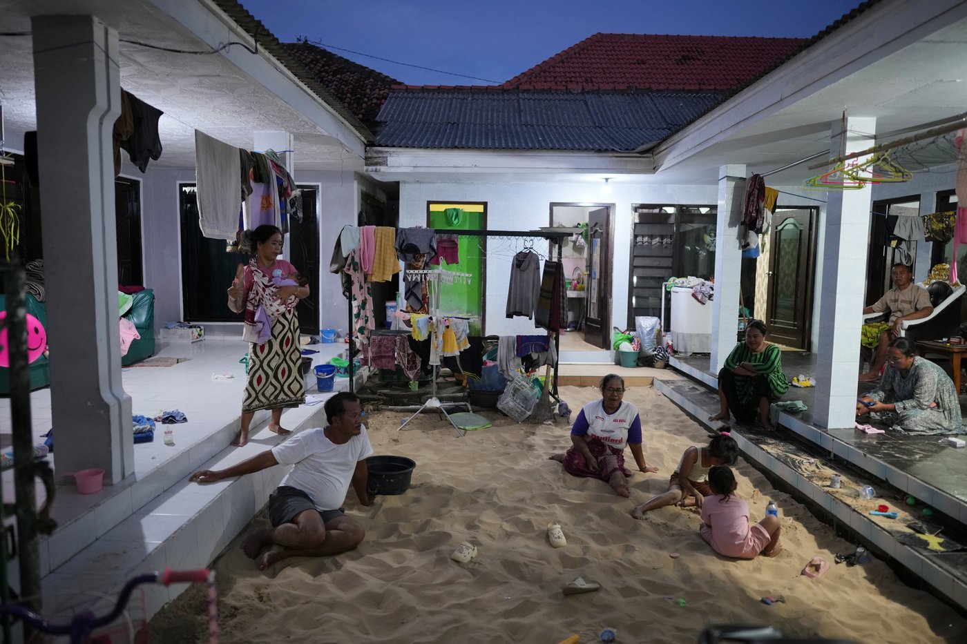 PHOTO ESSAY: Indonesia’s village keeps tradition of life on sand | iNFOnews.ca