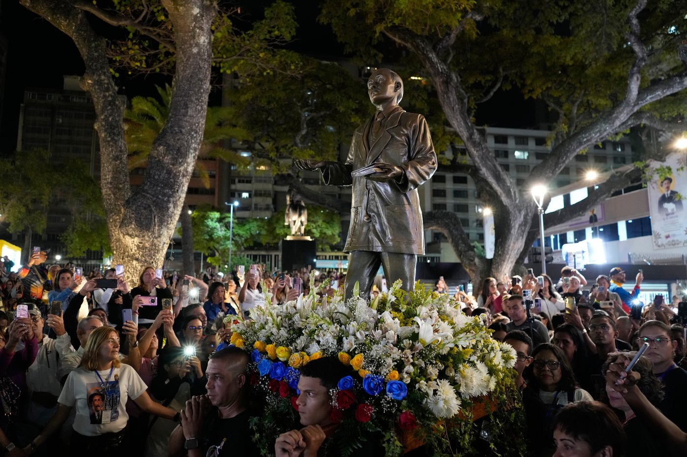 Pope gives Venezuela reason to celebrate by canonizing its beloved 'doctor of the poor' as 1st saint | iNFOnews.ca Pope gives Venezuela reason to celebrate by canonizing its beloved 'doctor of the poor' as 1st saint | iNFOnews.ca