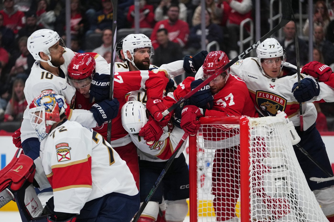 Red Wings beat Panthers 4-1 to end defending champ's opening winning streak at 3 | iNFOnews.ca Red Wings beat Panthers 4-1 to end defending champ's opening winning streak at 3 | iNFOnews.ca