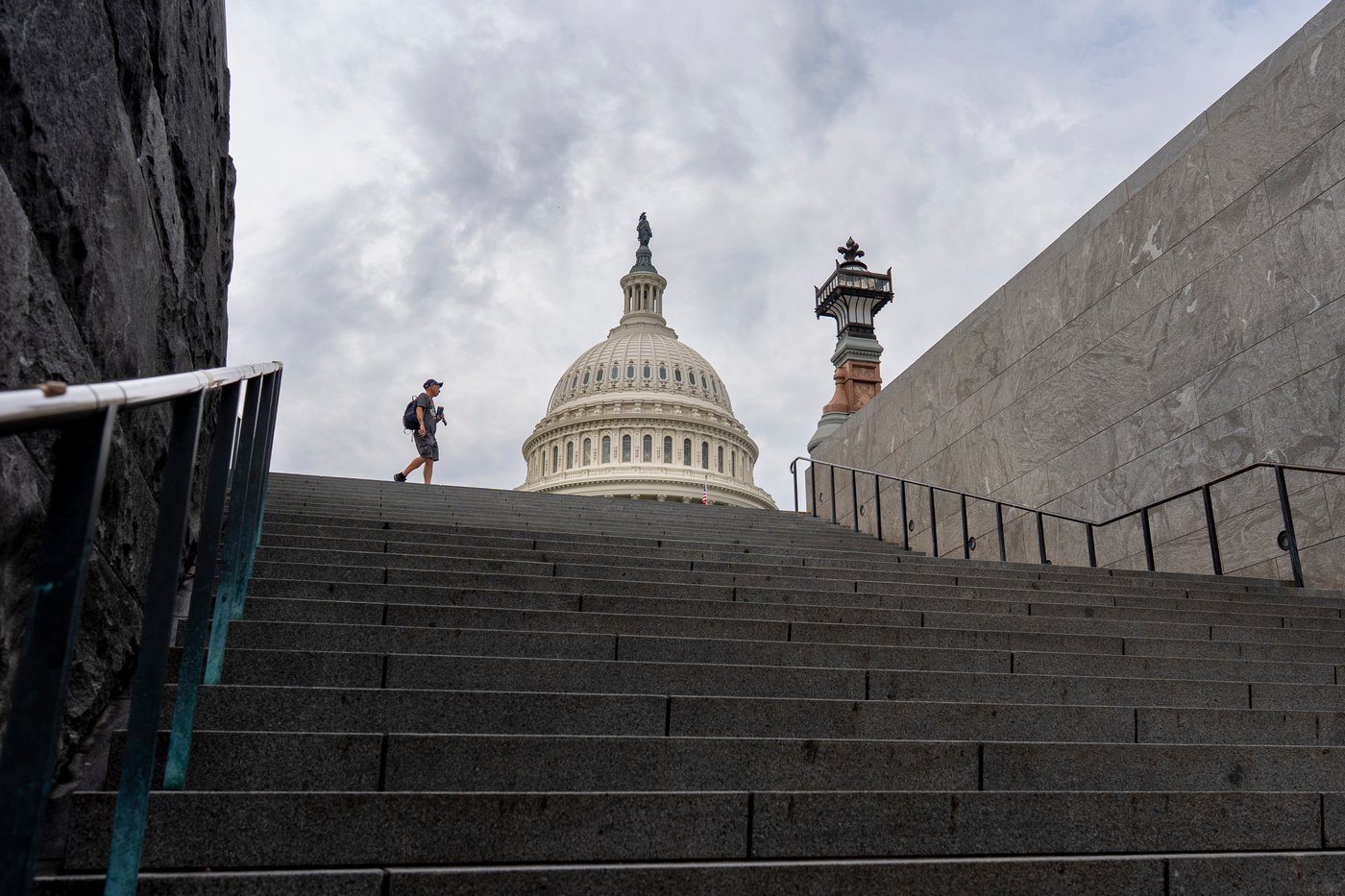 A government shutdown sparks a new wave of uncertainty, in photos | iNFOnews.ca