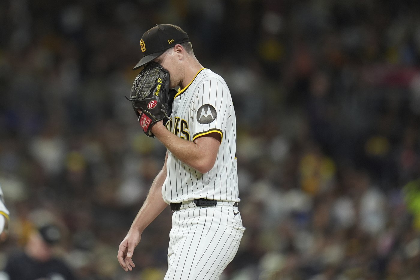 Fermin's 11th-inning single sends the Padres into the playoffs with 5-4 win over the Brewers | iNFOnews.ca