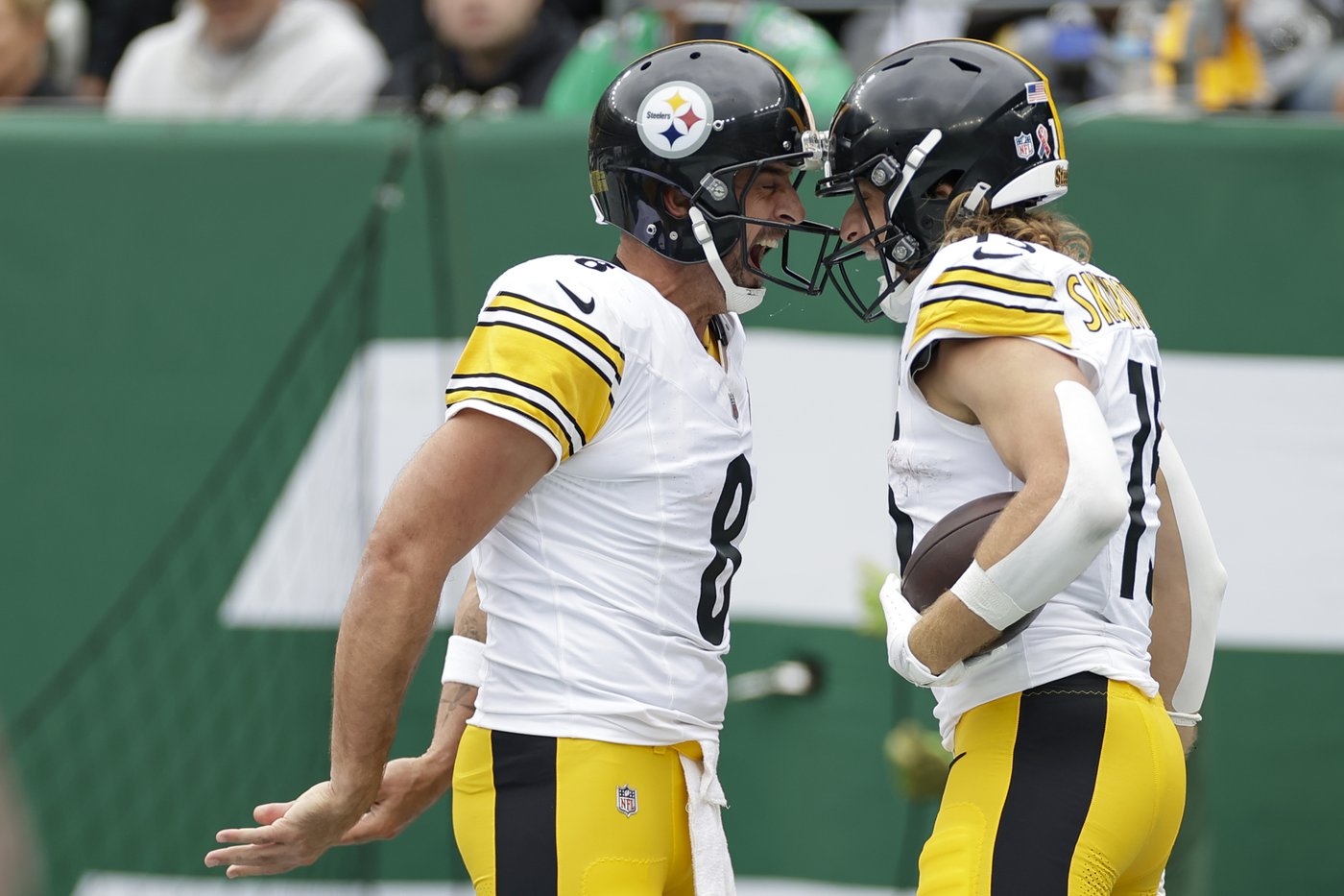 Aaron Rodgers looks right at home vs. Jets in Steelers debut with 4 TD passes in win | iNFOnews.ca Aaron Rodgers looks right at home vs. Jets in Steelers debut with 4 TD passes in win | iNFOnews.ca
