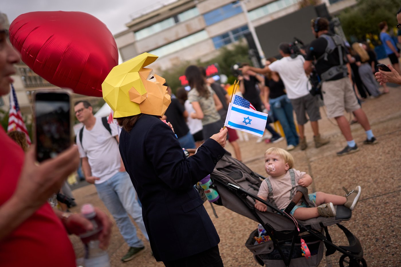 Israel and Hamas agree to first phase of Trump-backed peace plan, in photos | iNFOnews.ca