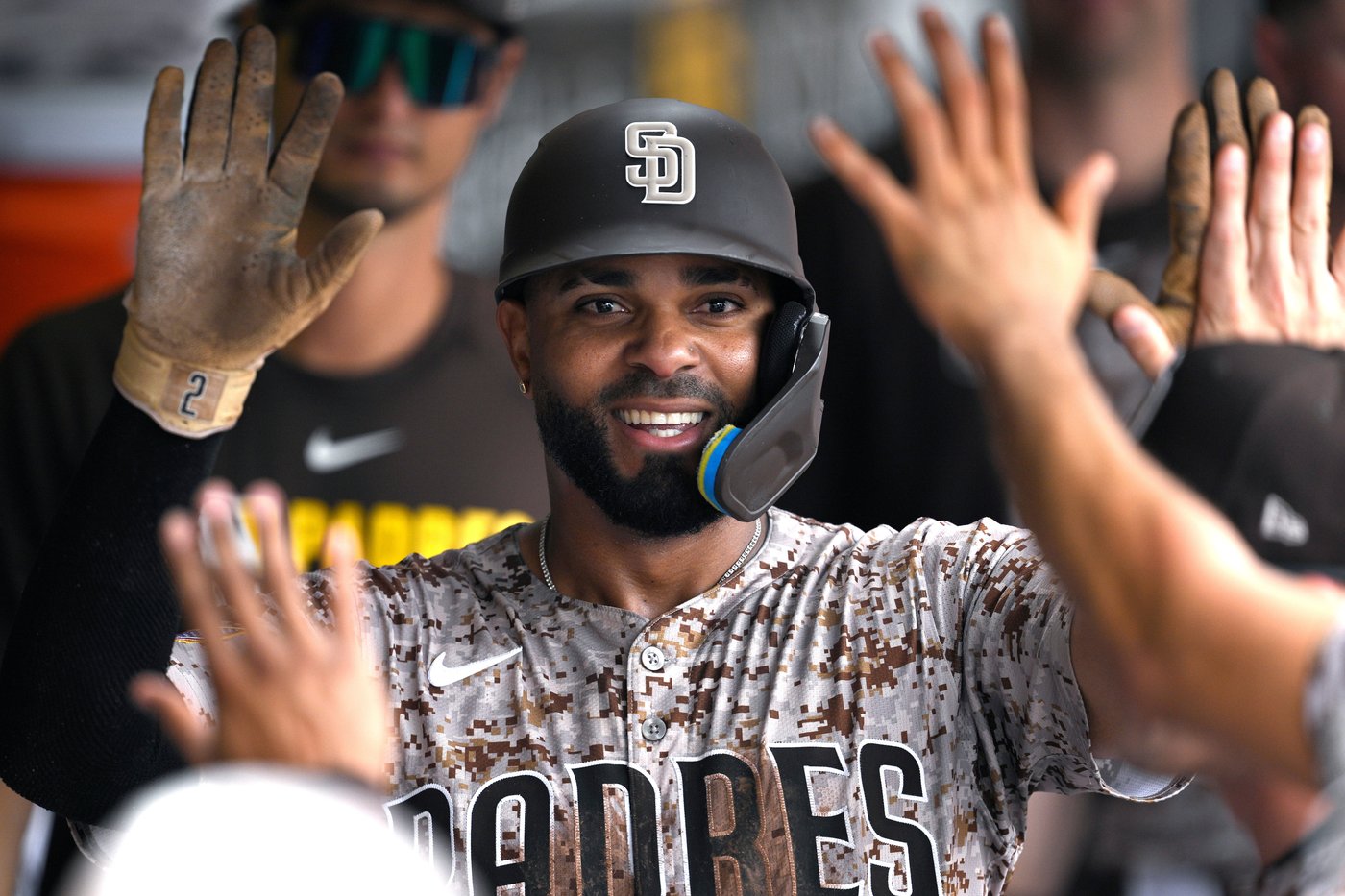 Machado, Padres head into postseason after beating Diamondbacks 12-4 for 3-game sweep | iNFOnews.ca