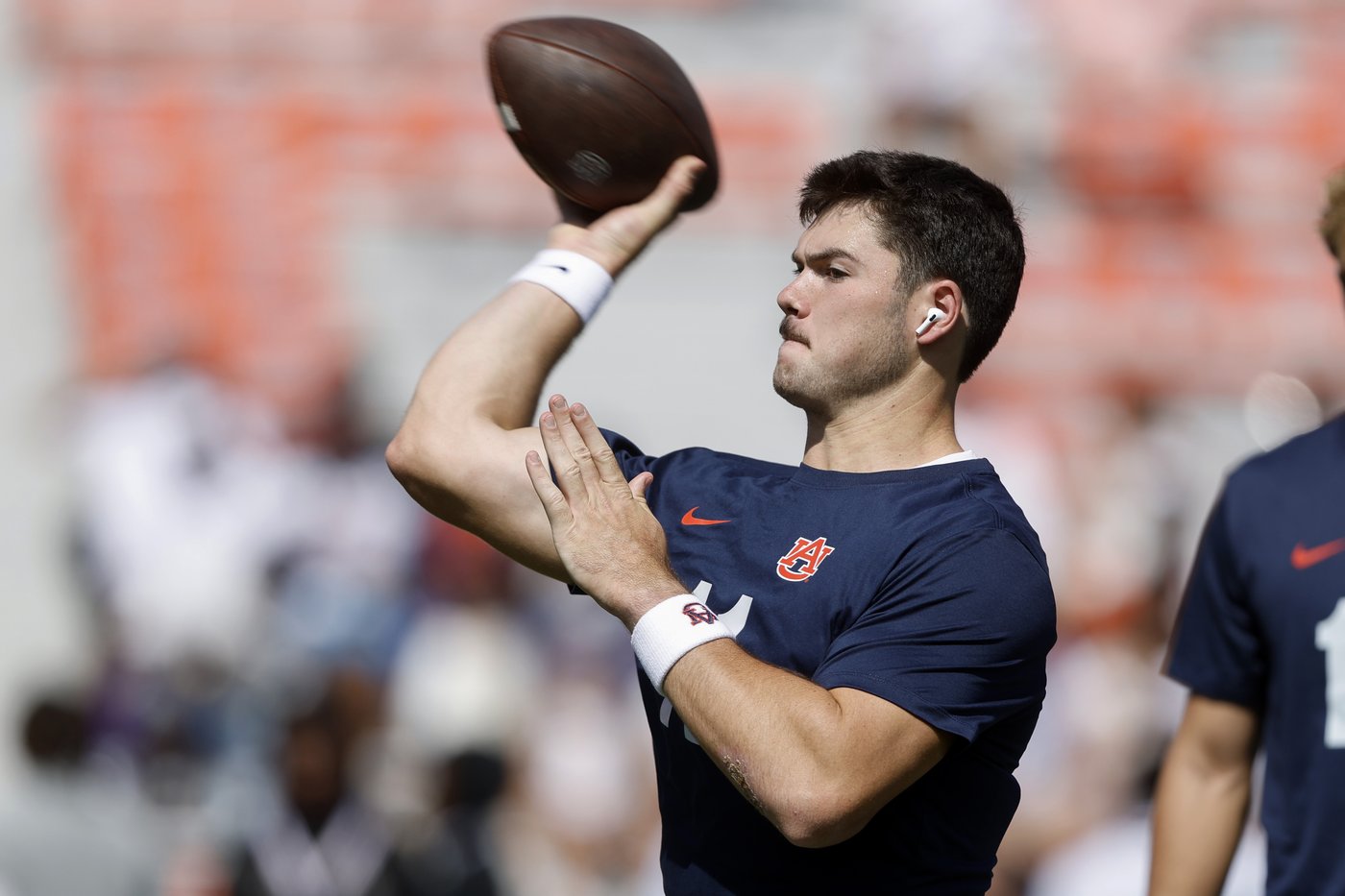 Jackson Arnold returning to Oklahoma as Auburn's QB following a rocky stint with the Sooners | iNFOnews.ca Jackson Arnold returning to Oklahoma as Auburn's QB following a rocky stint with the Sooners | iNFOnews.ca