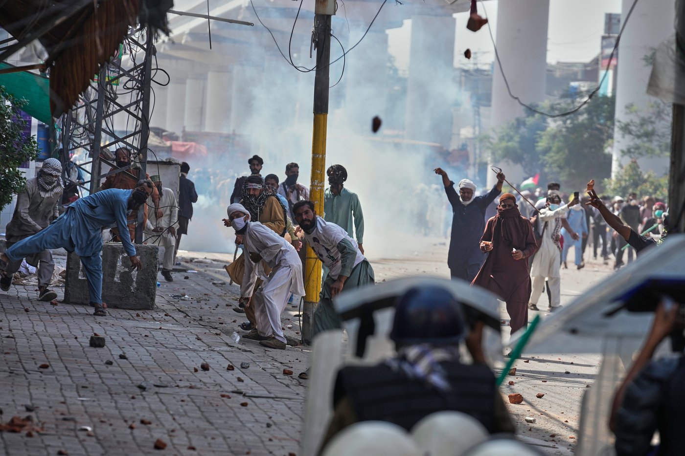 Violence erupts in eastern Pakistan as Islamists try to march on capital for pro-Palestinian rally | iNFOnews.ca Violence erupts in eastern Pakistan as Islamists try to march on capital for pro-Palestinian rally | iNFOnews.ca