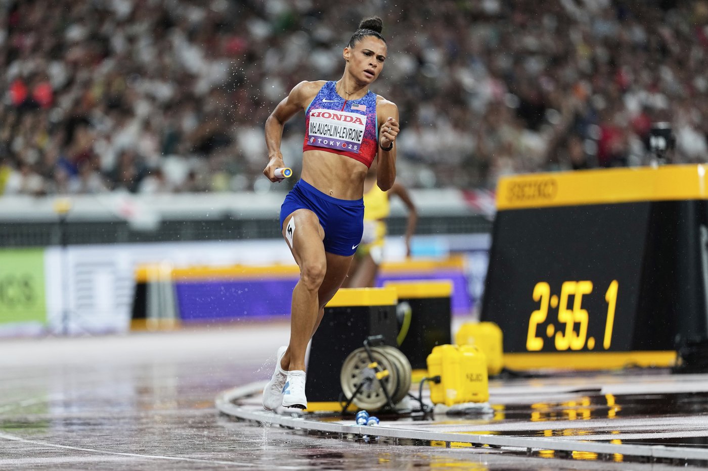 Relays in the rain! Sha'Carri, Sydney, Noah anchor wins on a big closing day for Americans at worlds | iNFOnews.ca