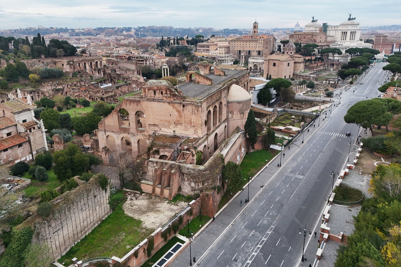 Photos offer stunning aerial views of Rome’s Colosseum and ancient Forum | iNFOnews.ca
