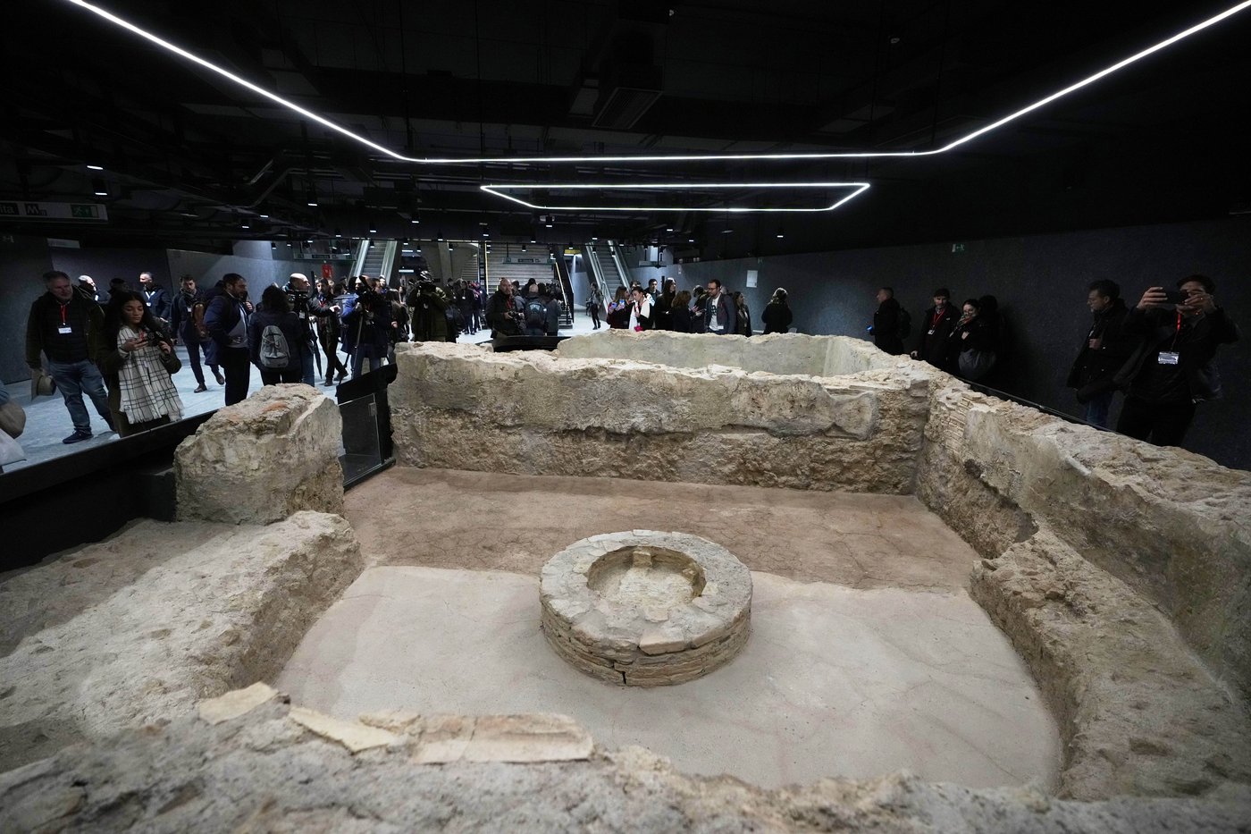 Rome opens long-awaited Colosseum subway station, with displays of unearthed artifacts | iNFOnews.ca