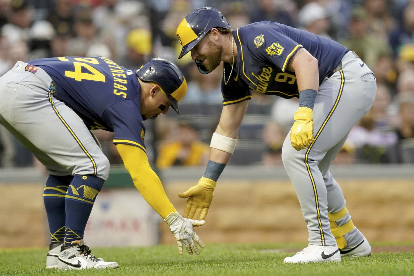 Bauers, Chourio hit 2-run HRs, Woodruff pitches 6 scoreless innings as Brewers beat Pirates 4-1 | iNFOnews.ca Bauers, Chourio hit 2-run HRs, Woodruff pitches 6 scoreless innings as Brewers beat Pirates 4-1 | iNFOnews.ca