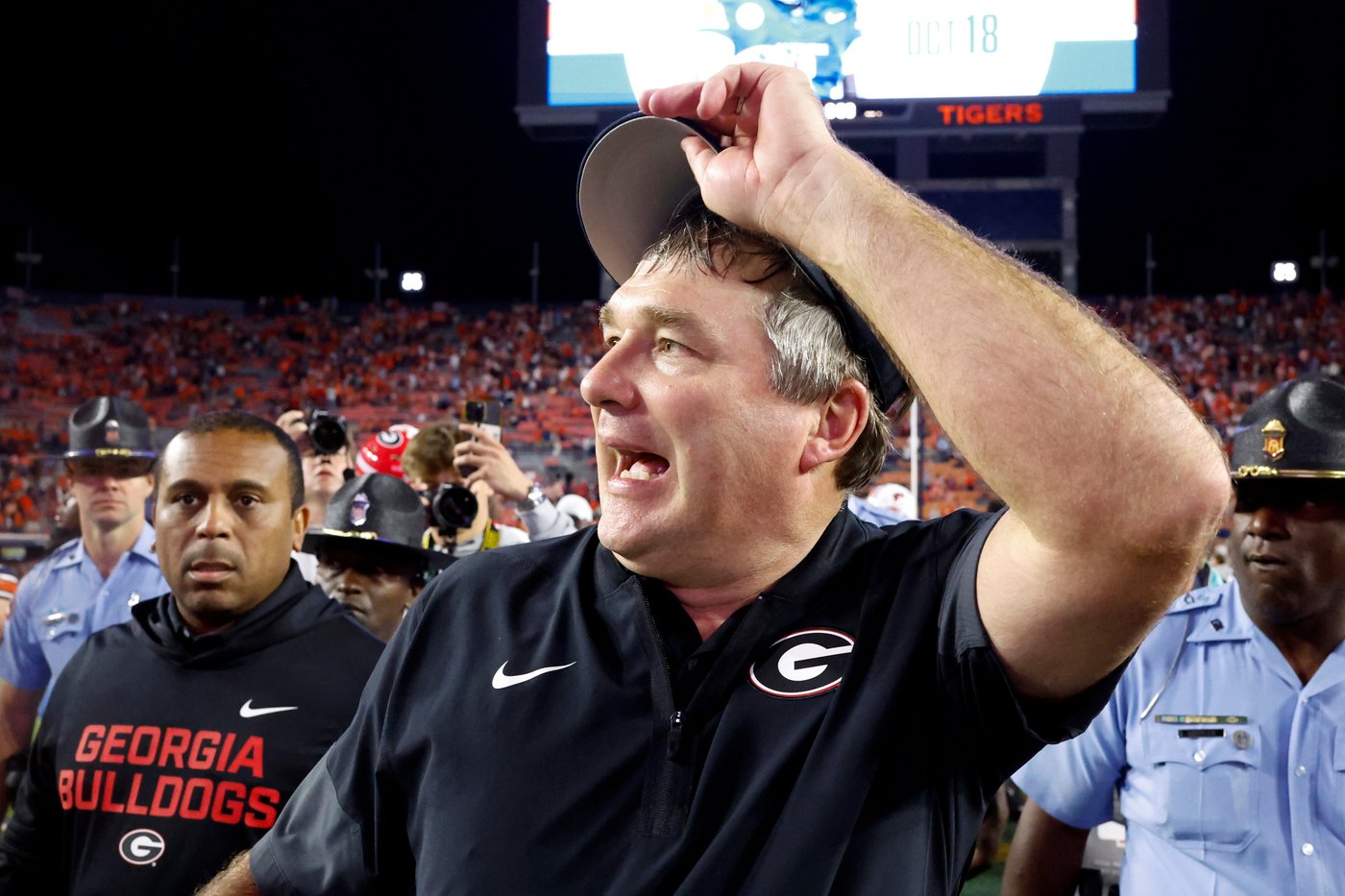 No. 10 Georgia forces a goal-line fumble to seize momentum and beat Auburn 20-10 | iNFOnews.ca