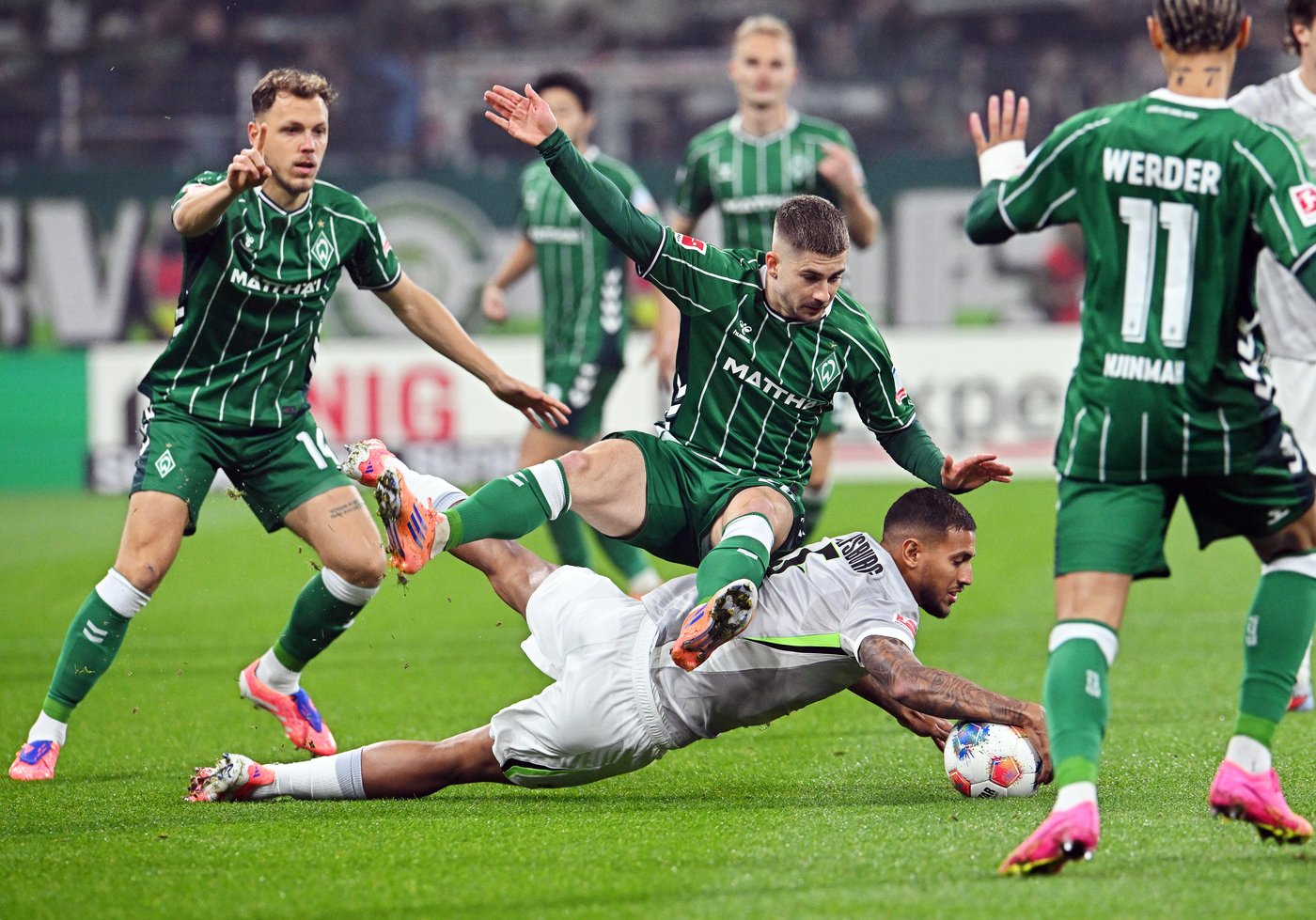 Bremen strikes late twice to beat Wolfsburg and pile pressure on coach Simonis | iNFOnews.ca Bremen strikes late twice to beat Wolfsburg and pile pressure on coach Simonis | iNFOnews.ca