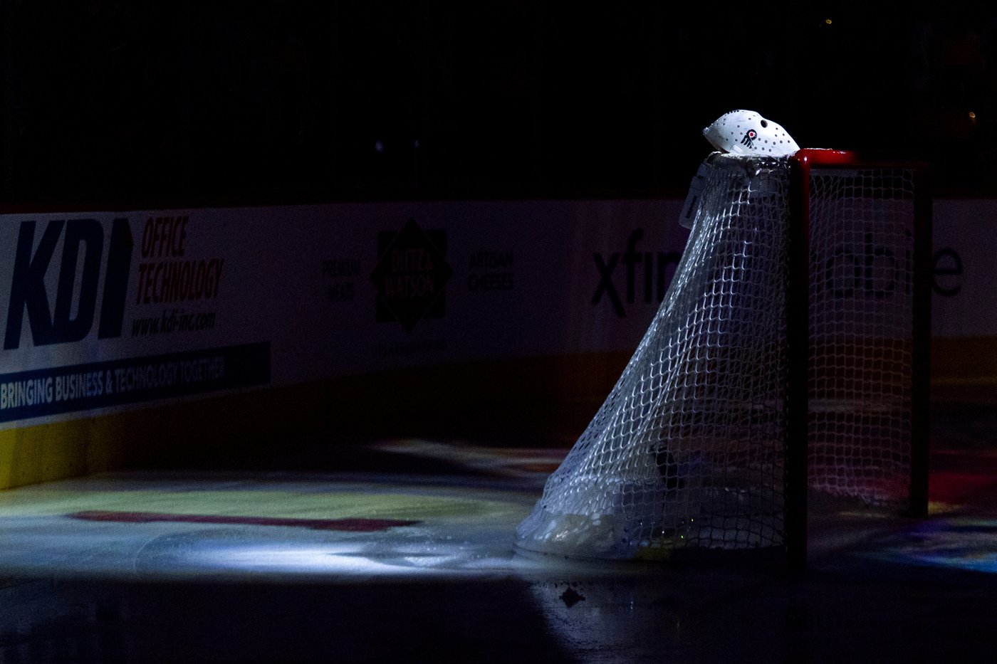 Flyers honor late former goalie great Bernie Parent | iNFOnews.ca