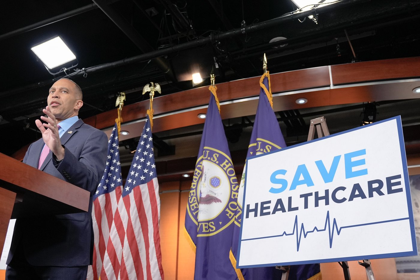 Government shutdown enters fifth day as Democrats and Republicans remain at an impasse | iNFOnews.ca