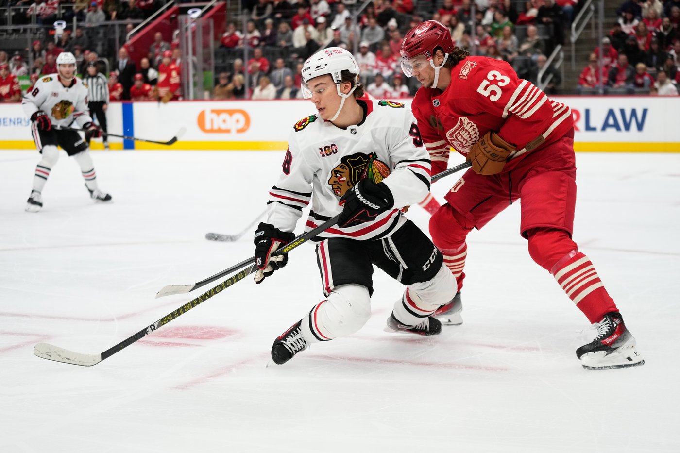 Connor Bedard scores, gets 2 assists to lead Blackhawks over Red Wings 5-1 | iNFOnews.ca