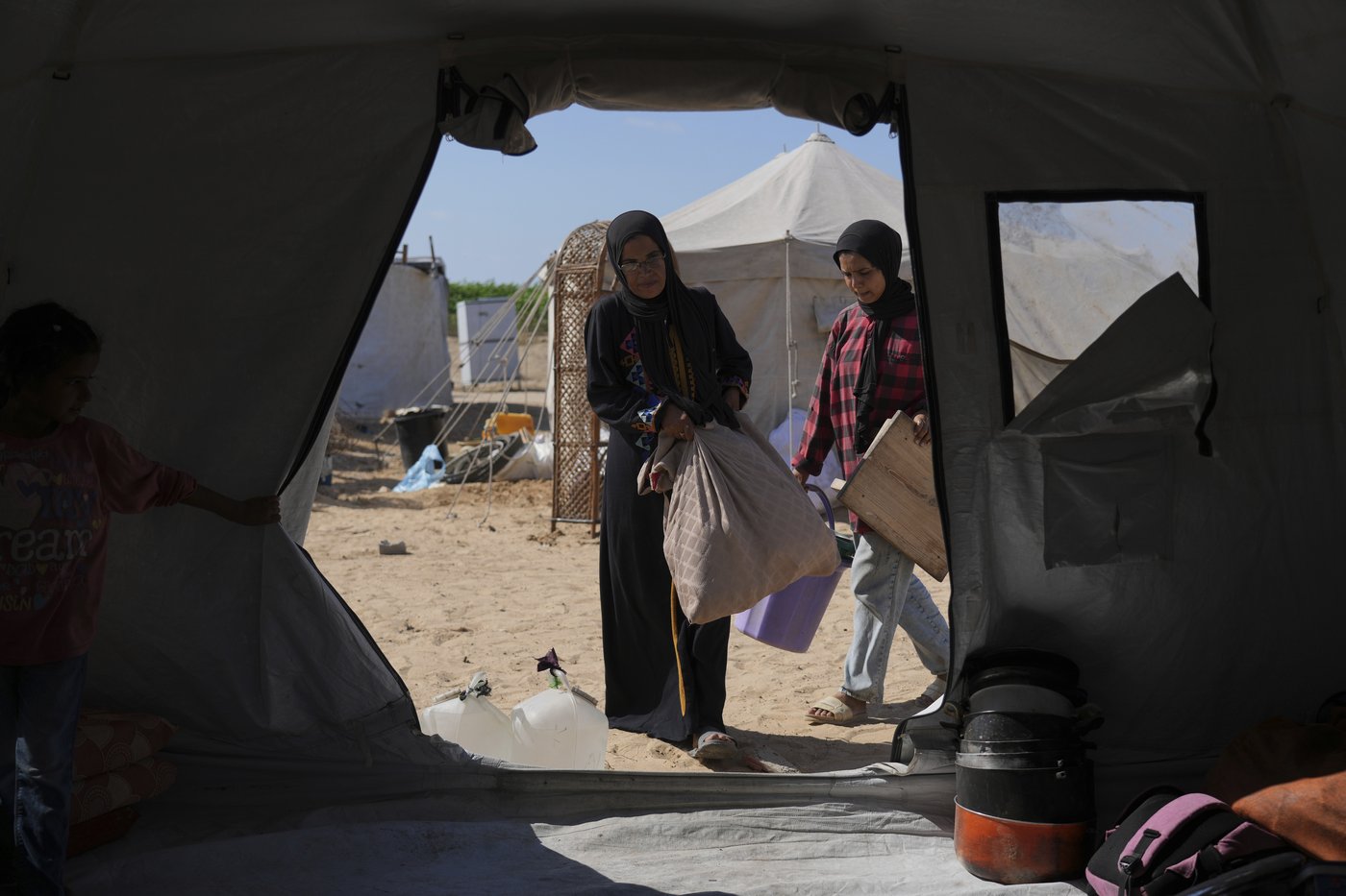 Despair deepens for a Palestinian family forced to flee across Gaza yet again | iNFOnews.ca