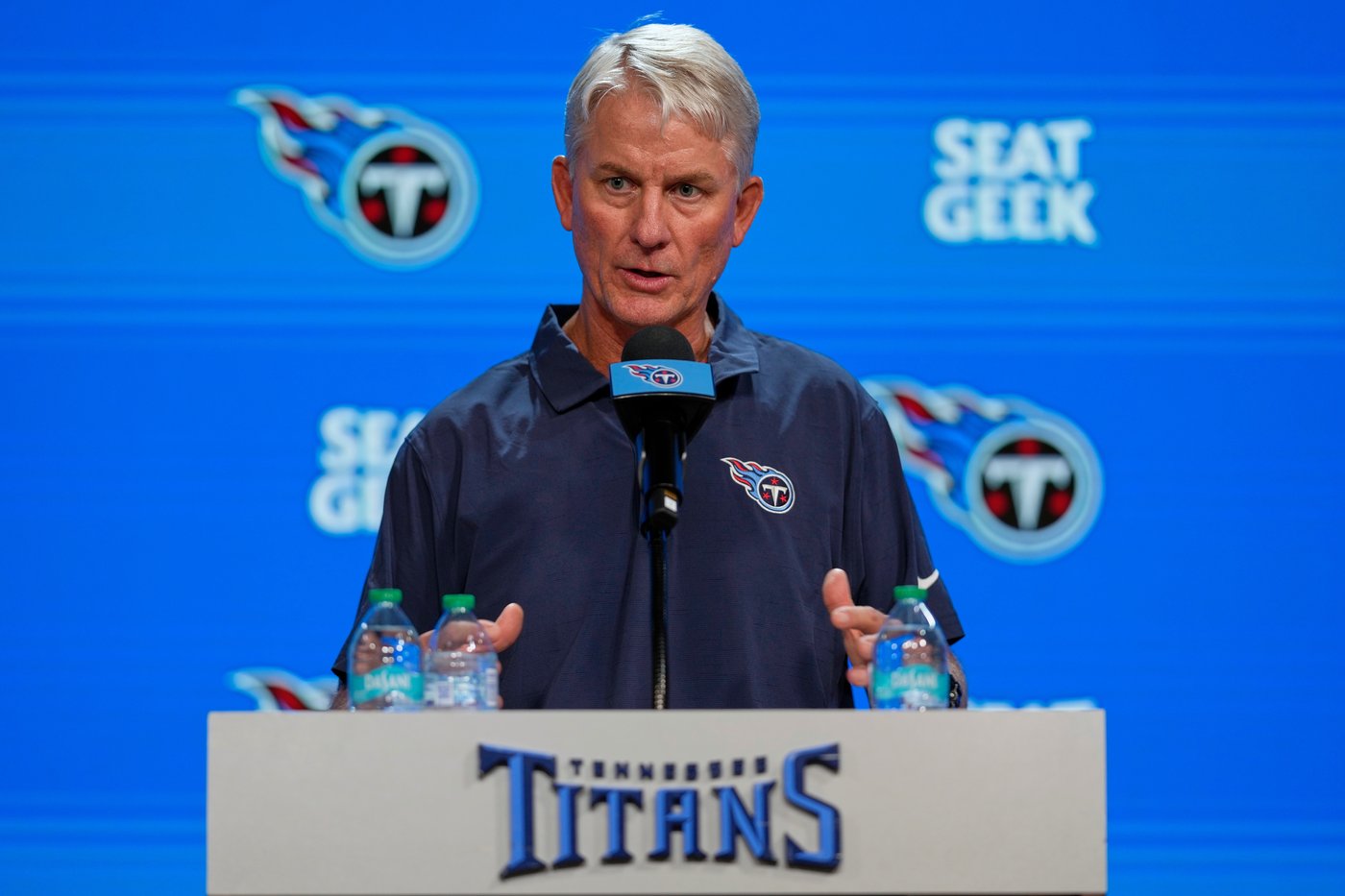 Patriots coach Mike Vrabel returns to face the Titans for 1st time since being fired | iNFOnews.ca Patriots coach Mike Vrabel returns to face the Titans for 1st time since being fired | iNFOnews.ca