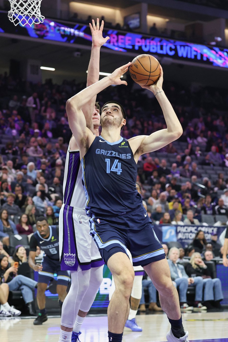 Zach Edey has career-high 32 points to lead Grizzlies past Kings 115-107 | iNFOnews.ca