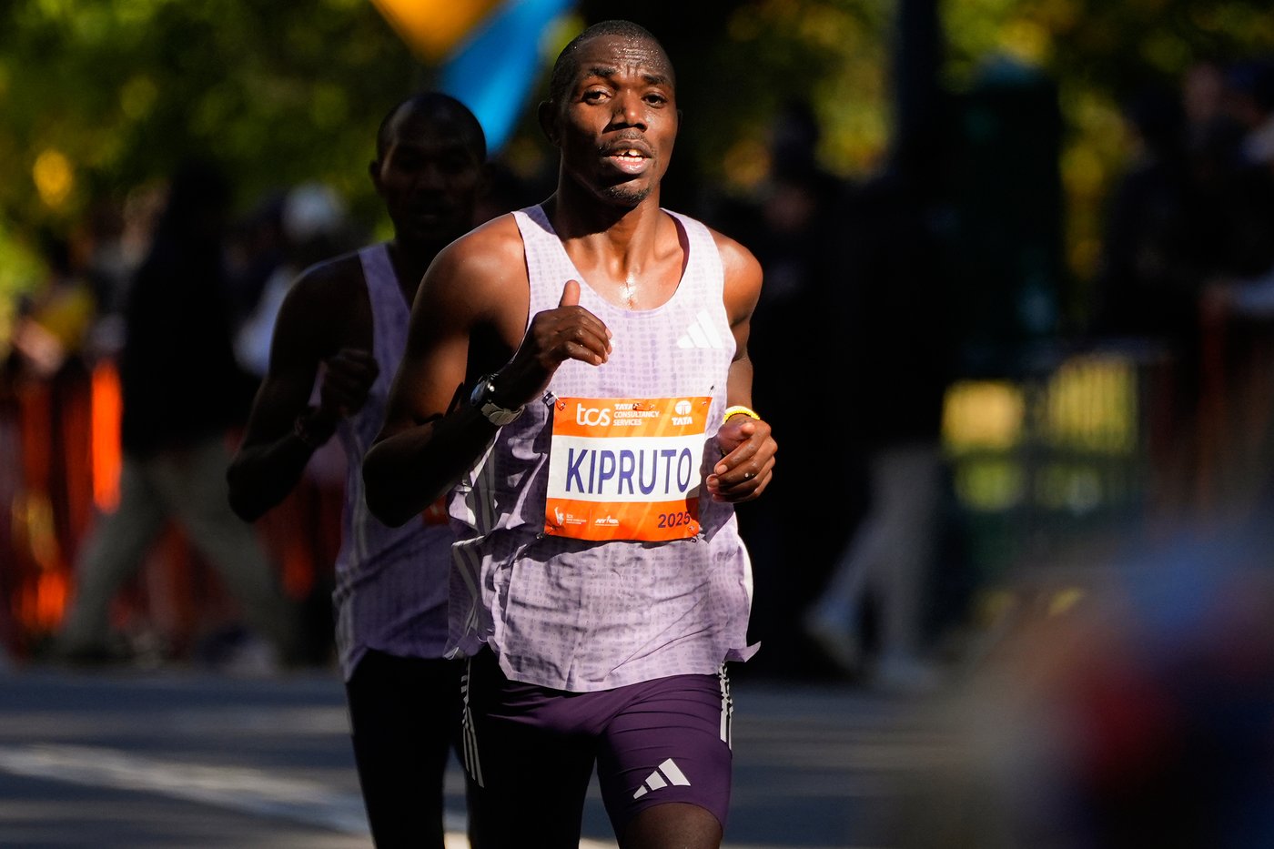 Obiri sets women's NYC Marathon course record, Kipruto wins men's race by a fraction of a second | iNFOnews.ca Obiri sets women's NYC Marathon course record, Kipruto wins men's race by a fraction of a second | iNFOnews.ca