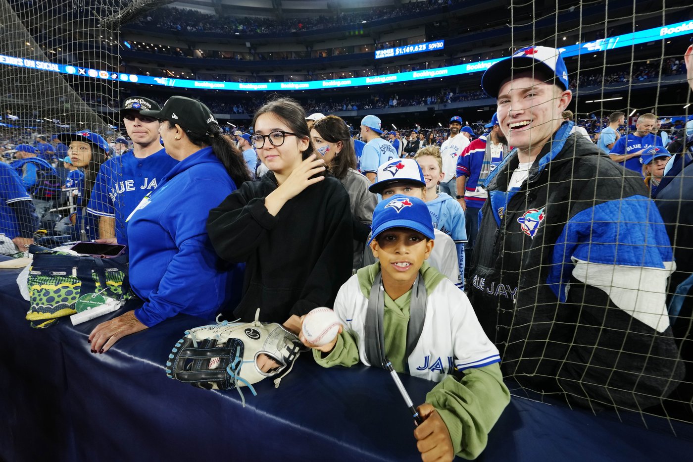 'Ecstatic': Older fans remember Blue Jays' World Series championships in 1992-93 | iNFOnews.ca 'Ecstatic': Older fans remember Blue Jays' World Series championships in 1992-93 | iNFOnews.ca