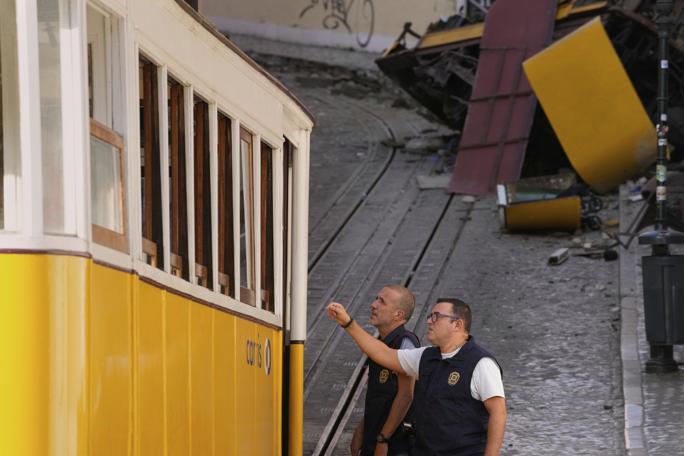 Death toll in Lisbon streetcar crash rises to 17 | iNFOnews.ca Death toll in Lisbon streetcar crash rises to 17 | iNFOnews.ca