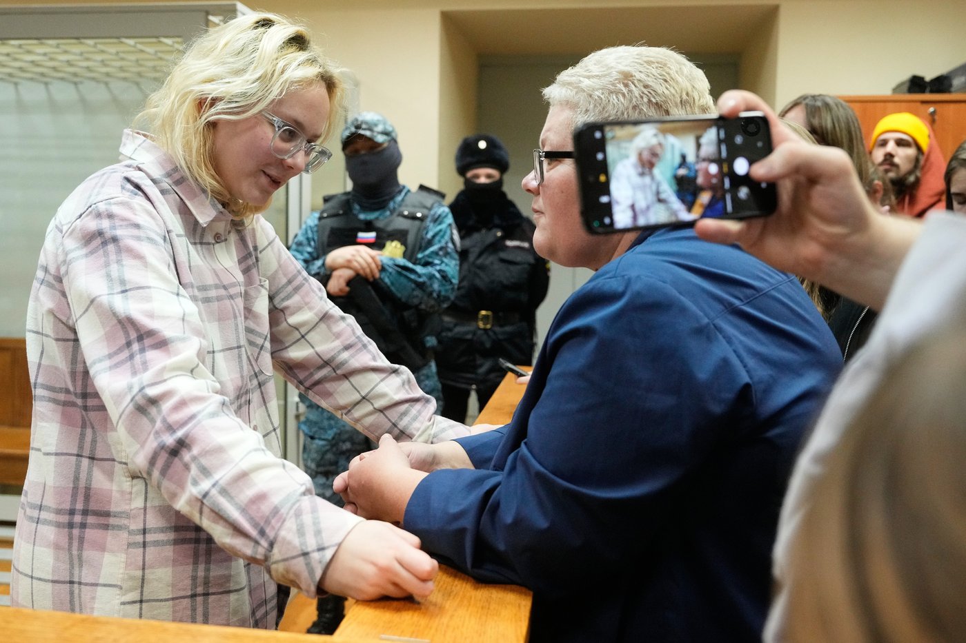 Russian court extends jailing of teenage singer over street performance of anti-war songs | iNFOnews.ca