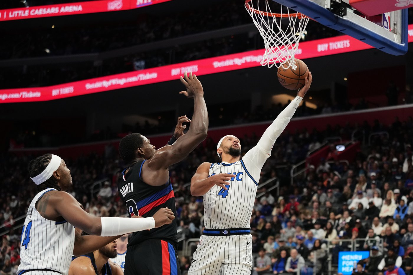 Desmond Bane's 37 points and key rebounds help Magic beat Pistons 112-109 to win NBA Cup group | iNFOnews.ca