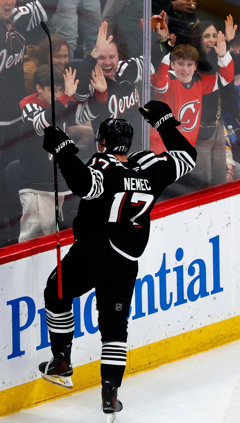 Simon Nemec's goal in overtime gives Devils a 3-2 victory over the Blues | iNFOnews.ca