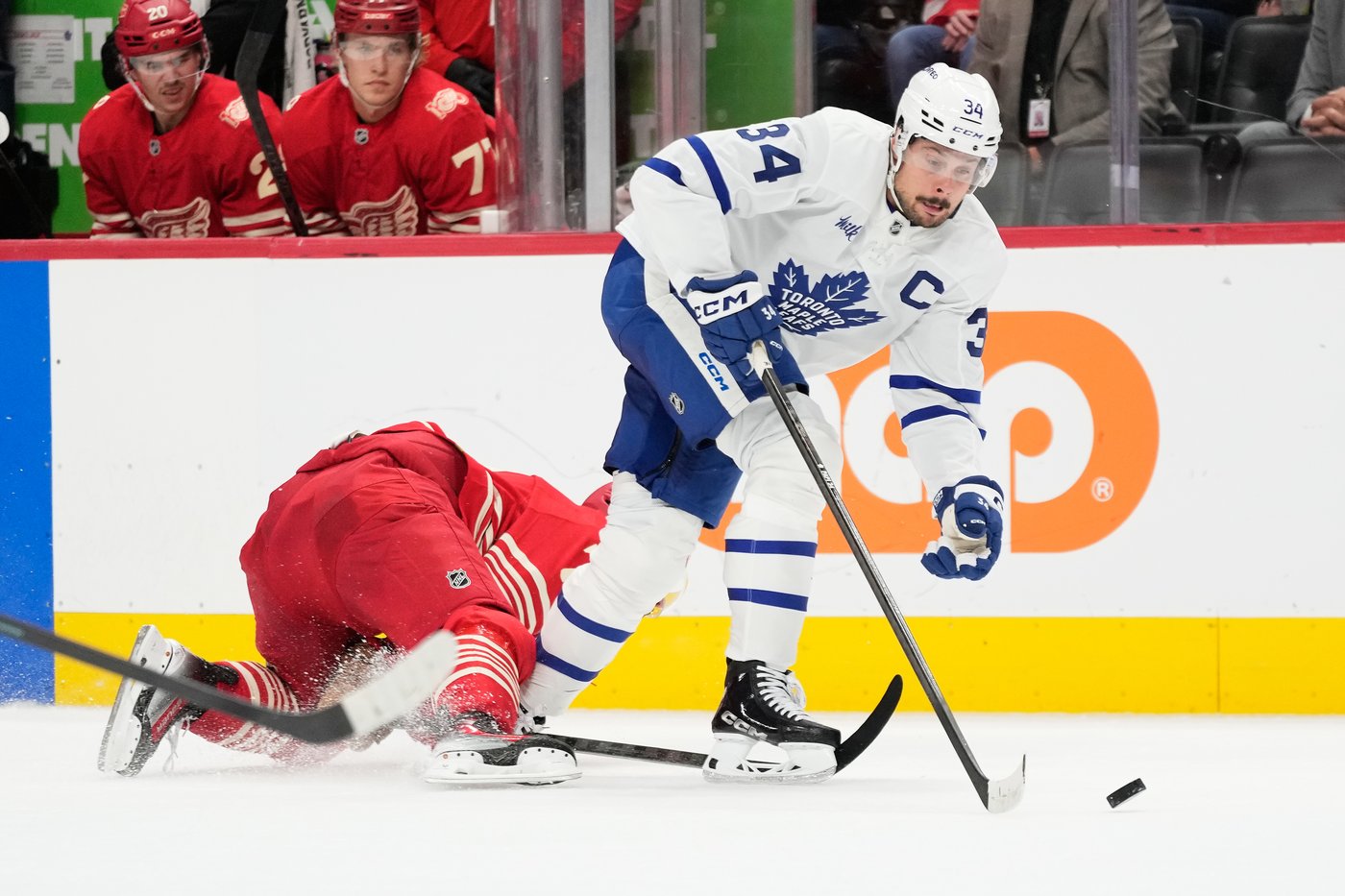 Raymond scores twice as Red Wings beat Maple Leafs 6-3 | iNFOnews.ca