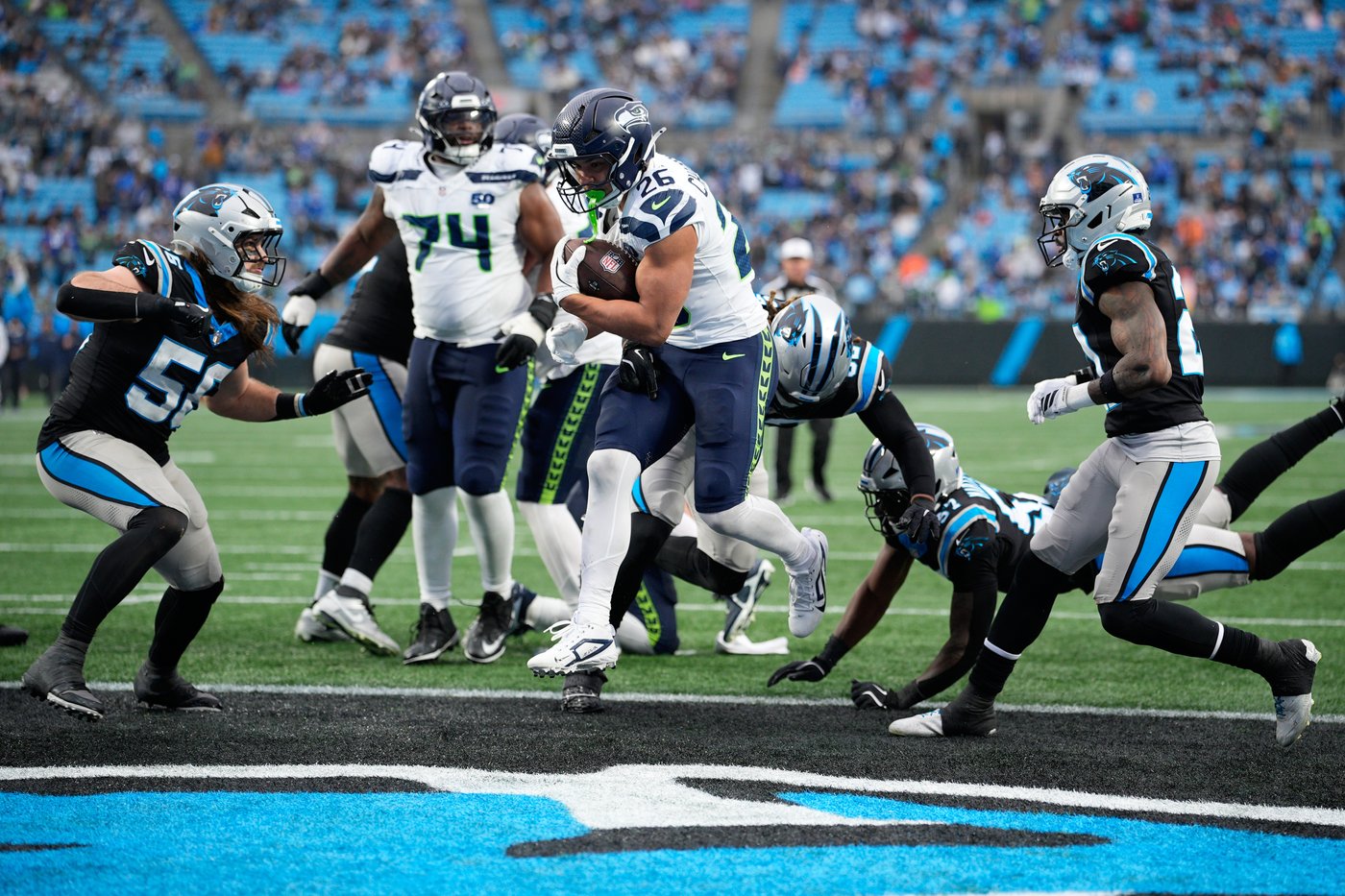Seahawks close in on NFC's top seed with 27-10 win over Panthers | iNFOnews.ca