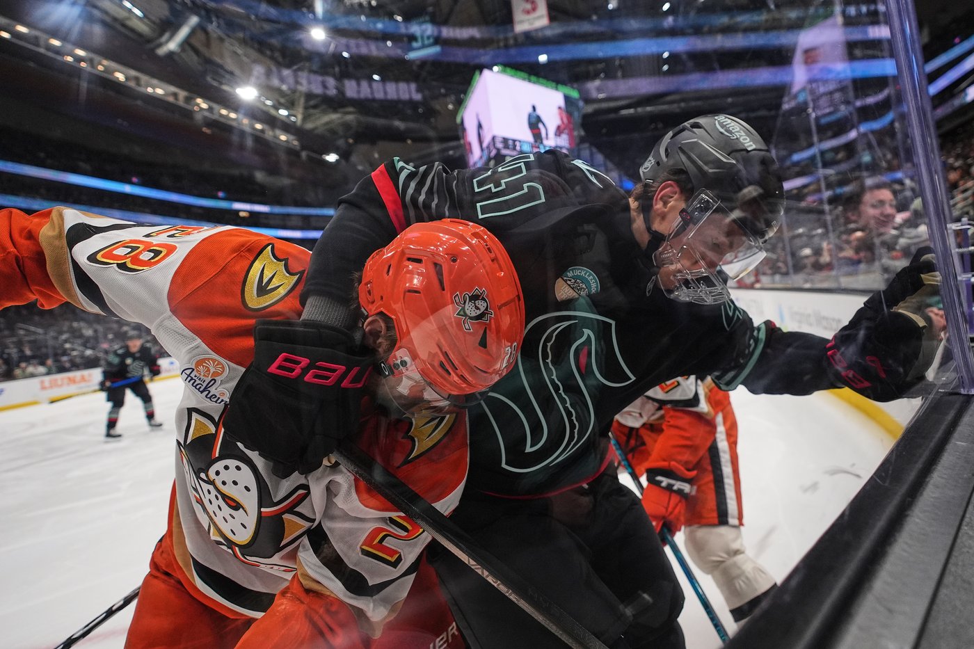 Ducks beat Kraken 4-2 for 6th straight victory following 9-game losing streak | iNFOnews.ca