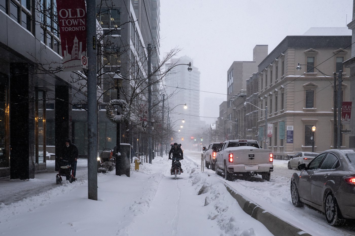 Heavy snow in southern Ontario and Quebec shutters schools, snarls commutes | iNFOnews.ca Heavy snow in southern Ontario and Quebec shutters schools, snarls commutes | iNFOnews.ca