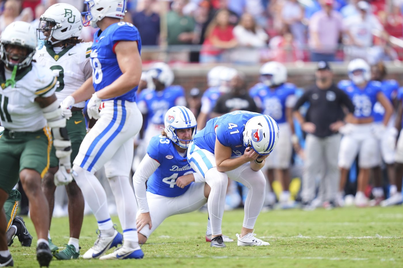 Baylor upends No. 17 SMU in 2 OTs as Sawyer Robertson throws for 440 yards, 4 TDs | iNFOnews.ca Baylor upends No. 17 SMU in 2 OTs as Sawyer Robertson throws for 440 yards, 4 TDs | iNFOnews.ca
